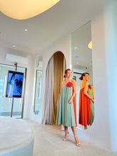 Load image into Gallery viewer, Vestido Duda com Flor