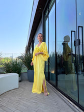 Carregar imagem no visualizador da galeria, Kaftan Bufante Amarelo + Flor