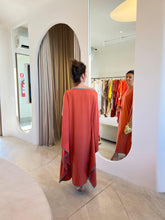 Carregar imagem no visualizador da galeria, Kaftan Moldura Midi Terracota e Cinza