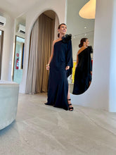 Load image into Gallery viewer, Vestido Karla Preto + Flor