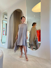 Carregar imagem no visualizador da galeria, Kaftan Simplice Dois Tons Midi Cinza
