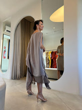 Carregar imagem no visualizador da galeria, Kaftan Simplice Dois Tons Midi Cinza