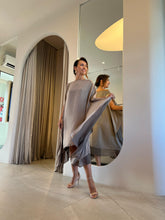 Carregar imagem no visualizador da galeria, Kaftan Simplice Dois Tons Midi Cinza