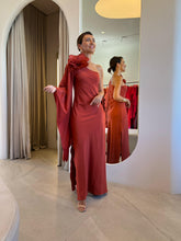 Carregar imagem no visualizador da galeria, Vestido Karla Terracota + Flor