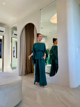 Cargar imagen en el visor de la galería, Conjunto Blusa Cibelle+ Calça Juliana Verde Esmeralda