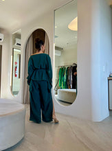 Cargar imagen en el visor de la galería, Conjunto Blusa Cibelle+ Calça Juliana Verde Esmeralda