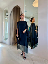 Carregar imagem no visualizador da galeria, Kaftan Simplice Barrado Mídi Preto e Fendi