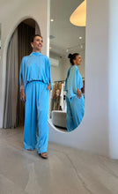 Carregar imagem no visualizador da galeria, Macacão Helen Azul Acetinado