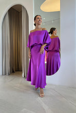 Carregar imagem no visualizador da galeria, Conjunto Blusa Margarida + Saia Priscila Acetinados