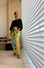 Cargar imagen en el visor de la galería, Blusa Orquídea Preta