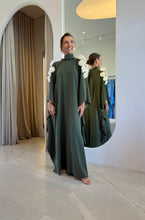 Carregar imagem no visualizador da galeria, Vestido Emily Verde Musgo + Flores Nude