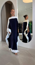 Carregar imagem no visualizador da galeria, Kaftan Bordas Azul Marinho e Bordas OFF White