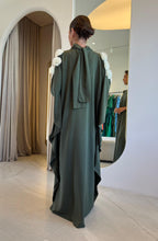 Carregar imagem no visualizador da galeria, Vestido Emily Verde Musgo + Flores Nude