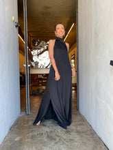 Carregar imagem no visualizador da galeria, Vestido Alessandra com Decote Preto