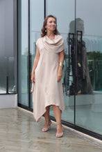 Carregar imagem no visualizador da galeria, Vestido Iara com Gola Bege
