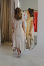 Carregar imagem no visualizador da galeria, Vestido Iara com Gola Bege