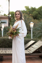 Carregar imagem no visualizador da galeria, Kaftan Bufante Ombro Só Branco
