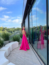 Carregar imagem no visualizador da galeria, Vestido Alessandra com Decote Pink
