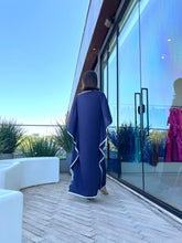 Carregar imagem no visualizador da galeria, Kaftan Moldura Midi - Azul Marinho e Branco
