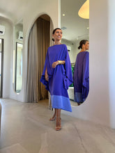Carregar imagem no visualizador da galeria, Kaftan Simplice Barrado Dois Tons de Lavanda

