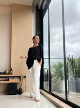 Carregar imagem no visualizador da galeria, Blusa Margarida Preta
