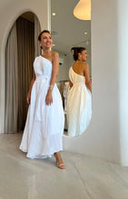 Load image into Gallery viewer, Vestido Eva Branco Plissado
