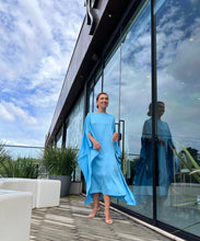 Carregar imagem no visualizador da galeria, Kaftan Simplice Midi Azul Acetinado
