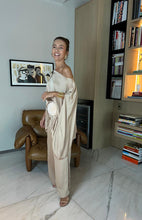 Carregar imagem no visualizador da galeria, Conjunto Blusa Ampla+ Calça Juliana Champanhe Acetinado
