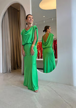 Load image into Gallery viewer, Vestido Clarissa Verde Acetinado
