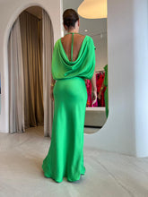 Load image into Gallery viewer, Vestido Clarissa Verde Acetinado
