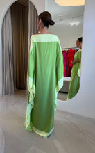 Carregar imagem no visualizador da galeria, Kaftan Bordas Verde Pistache
