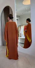 Carregar imagem no visualizador da galeria, Kaftan Simplice Terracota e Amarelo
