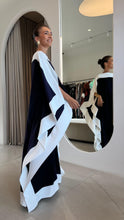 Carregar imagem no visualizador da galeria, Kaftan Bordas Azul Marinho e Bordas OFF White
