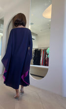 Carregar imagem no visualizador da galeria, Kaftan Simplice Dois Tons Marinho com Fúcsia + Flor
