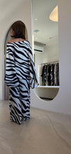 Carregar imagem no visualizador da galeria, Conjunto Blusa Ampla+ Calça Juliana Animal Print
