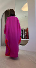 Cargar imagen en el visor de la galería, Kaftan Simplice Plumas Dois Tons Fúcsia + Laranja
