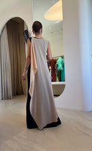 Carregar imagem no visualizador da galeria, Vestido Alessa com Pena Preto com Areia
