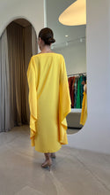 Carregar imagem no visualizador da galeria, Kaftan Simplice Amarelo + Flor
